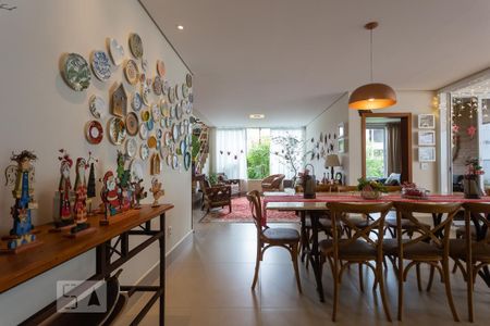 Casa de condomínio à venda com 345m², 3 quartos e 3 vagas Casa de condomínio à venda com 345m², 3 quartos e 3 vagasSala de Estar e Jantar