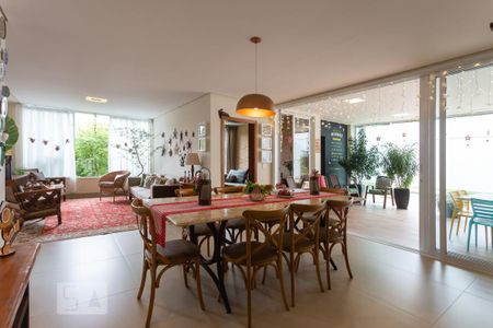 Casa de condomínio à venda com 345m², 3 quartos e 3 vagas Casa de condomínio à venda com 345m², 3 quartos e 3 vagasSala de Estar e Jantar