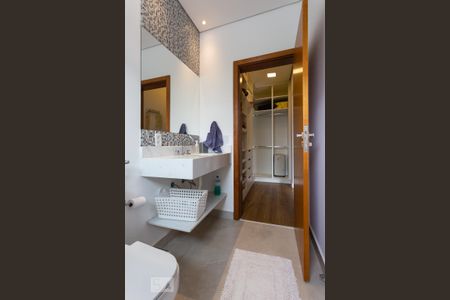 Casa de condomínio à venda com 345m², 3 quartos e 3 vagas Casa de condomínio à venda com 345m², 3 quartos e 3 vagasBanheiro da Suíte 1