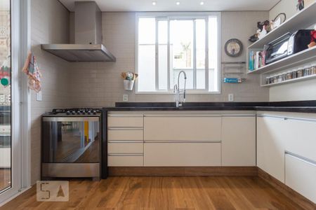 Casa de condomínio à venda com 345m², 3 quartos e 3 vagas Casa de condomínio à venda com 345m², 3 quartos e 3 vagasCozinha