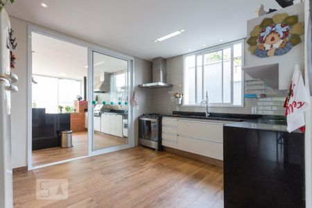 Casa de condomínio à venda com 345m², 3 quartos e 3 vagas Casa de condomínio à venda com 345m², 3 quartos e 3 vagasCozinha