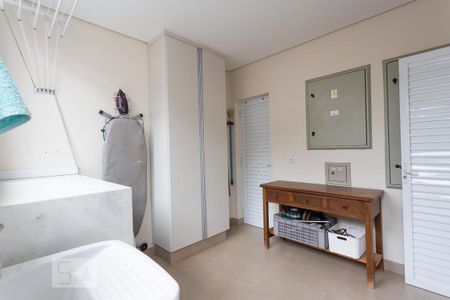 Casa de condomínio à venda com 345m², 3 quartos e 3 vagas Casa de condomínio à venda com 345m², 3 quartos e 3 vagasÁrea de Serviço