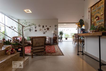 Casa de condomínio à venda com 345m², 3 quartos e 3 vagas Casa de condomínio à venda com 345m², 3 quartos e 3 vagasSala de Estar