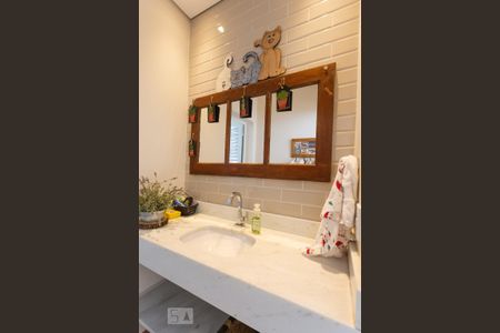 Casa de condomínio à venda com 345m², 3 quartos e 3 vagas Casa de condomínio à venda com 345m², 3 quartos e 3 vagasBanheiro da Piscina