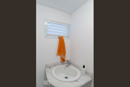 Casa de condomínio à venda com 250m², 3 quartos e 4 vagasLavabo