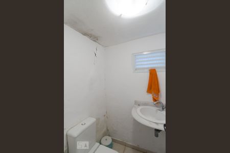 Casa de condomínio à venda com 250m², 3 quartos e 4 vagasLavabo