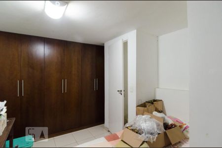 Casa de condomínio à venda com 250m², 3 quartos e 4 vagasQuarto de serviço