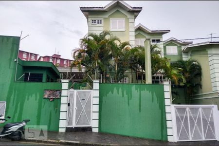 Casa de condomínio à venda com 250m², 3 quartos e 4 vagasFachada