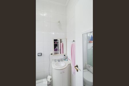 Casa de condomínio à venda com 250m², 3 quartos e 4 vagasBanheiro da suíte 2