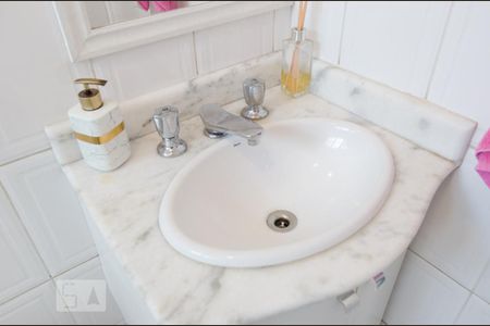 Casa de condomínio à venda com 250m², 3 quartos e 4 vagasBanheiro