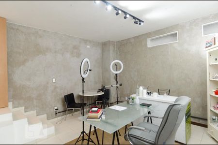 Casa de condomínio à venda com 250m², 3 quartos e 4 vagasSala comercial