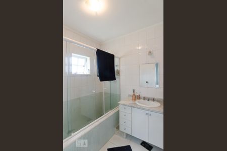 Casa de condomínio à venda com 250m², 3 quartos e 4 vagasBanheiro da suíte 1