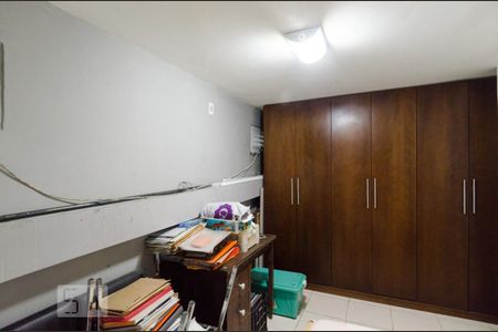 Casa de condomínio à venda com 250m², 3 quartos e 4 vagasQuarto de serviço