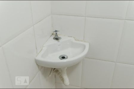 Casa de condomínio à venda com 250m², 3 quartos e 4 vagasBanheiro de serviço