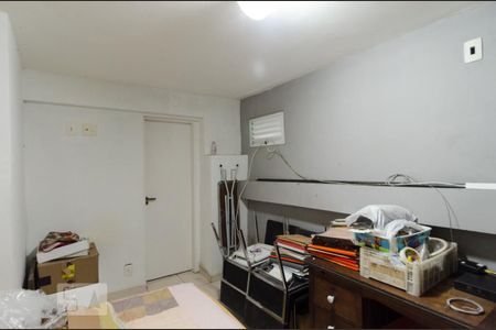 Casa de condomínio à venda com 250m², 3 quartos e 4 vagasQuarto de serviço