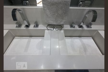 Apartamento à venda com 145m², 1 quarto e 2 vagas Apartamento à venda com 145m², 1 quarto e 2 vagasBanheiro da Suíte