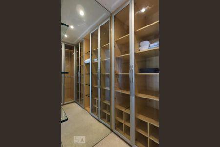 Apartamento à venda com 145m², 1 quarto e 2 vagas Apartamento à venda com 145m², 1 quarto e 2 vagasCloset