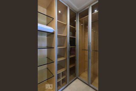 Apartamento à venda com 145m², 1 quarto e 2 vagas Apartamento à venda com 145m², 1 quarto e 2 vagasCloset