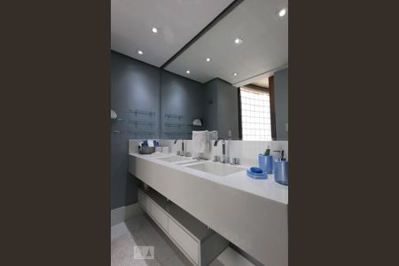 Apartamento à venda com 145m², 1 quarto e 2 vagas Apartamento à venda com 145m², 1 quarto e 2 vagasBanheiro da Suíte