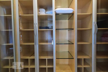 Apartamento à venda com 145m², 1 quarto e 2 vagas Apartamento à venda com 145m², 1 quarto e 2 vagasCloset