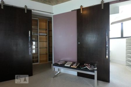 Apartamento à venda com 145m², 1 quarto e 2 vagas Apartamento à venda com 145m², 1 quarto e 2 vagasCloset