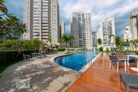 Apartamento à venda com 68m², 2 quartos e 2 vagasÁrea comum - Piscina