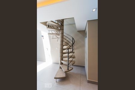 Casa à venda com 215m², 3 quartos e 3 vagasEscada - acesso a lavanderia