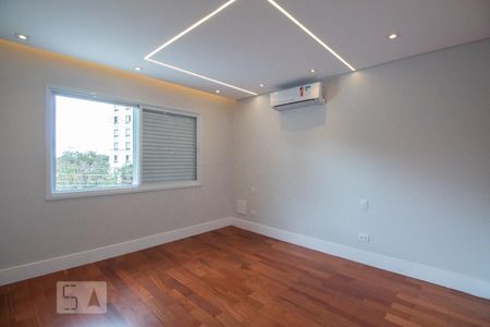 Casa à venda com 215m², 3 quartos e 3 vagasSuíte