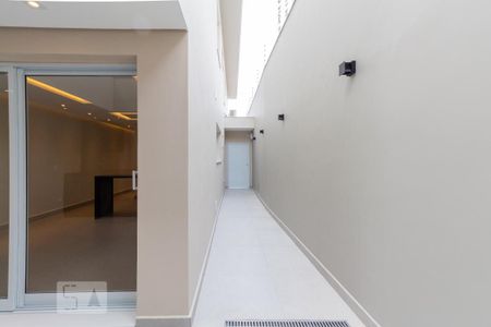 Casa à venda com 215m², 3 quartos e 3 vagasCorredor