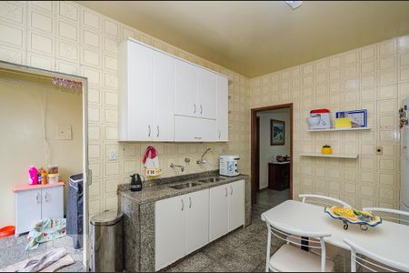 Casa à venda com 350m², 5 quartos e 8 vagasCozinha