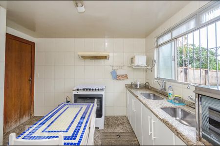 Casa à venda com 350m², 5 quartos e 8 vagascozinha piso inferior