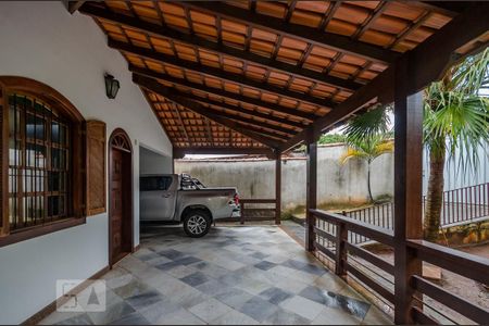 Casa à venda com 350m², 5 quartos e 8 vagasVaranda da Sala - Garagem