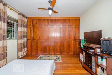 Casa à venda com 350m², 5 quartos e 8 vagasSuíte