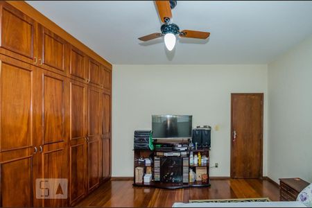 Casa à venda com 350m², 5 quartos e 8 vagasSuíte