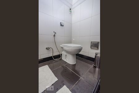 Casa à venda com 350m², 5 quartos e 8 vagasBanheiro Social 1