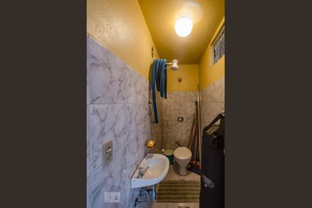 Casa à venda com 350m², 5 quartos e 8 vagasBanheiro de Serviço