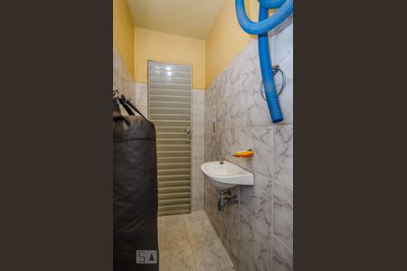 Casa à venda com 350m², 5 quartos e 8 vagasBanheiro de Serviço