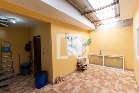 Casa à venda com 70m², 2 quartos e 2 vagasQuintal