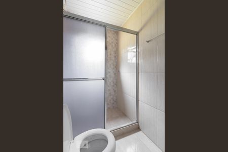 Banheiro de apartamento para alugar com 1 quarto, 36m² em Vila Nova, Porto Alegre