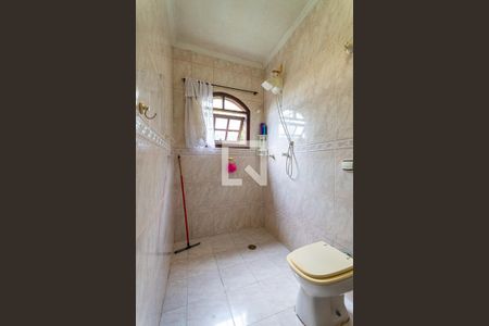 Casa à venda com 360m², 3 quartos e 6 vagas Casa à venda com 360m², 3 quartos e 6 vagasBanheiro suíte 2