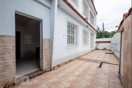 Casa à venda com 250m², 3 quartos e 4 vagas Casa à venda com 250m², 3 quartos e 4 vagasQuintal