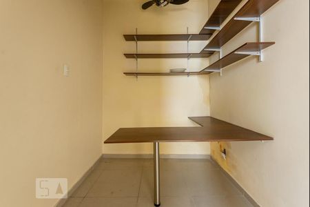Casa à venda com 250m², 3 quartos e 4 vagas Casa à venda com 250m², 3 quartos e 4 vagasEscritório