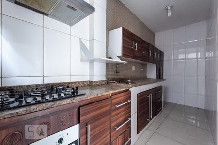 Casa à venda com 250m², 3 quartos e 4 vagas Casa à venda com 250m², 3 quartos e 4 vagasCozinha - Armários