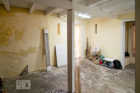Casa à venda com 160m², 3 quartos e 8 vagas Casa à venda com 160m², 3 quartos e 8 vagasPorão