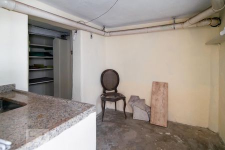 Casa à venda com 160m², 3 quartos e 8 vagas Casa à venda com 160m², 3 quartos e 8 vagasPorão