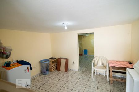 Casa à venda com 160m², 3 quartos e 8 vagas Casa à venda com 160m², 3 quartos e 8 vagasPorão