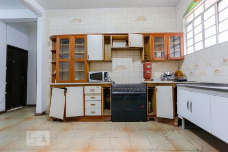 Casa para alugar com 450m², 10 quartos e 4 vagas Casa para alugar com 450m², 10 quartos e 4 vagasCozinha e Copa