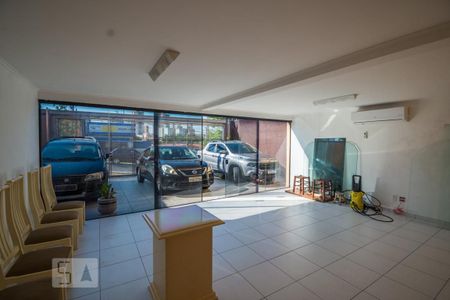 Casa à venda com 256m², 3 quartos e 4 vagasSalão de Festas