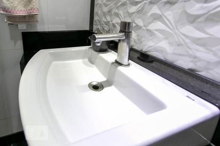 Casa à venda com 250m², 4 quartos e 4 vagas Casa à venda com 250m², 4 quartos e 4 vagasLavabo