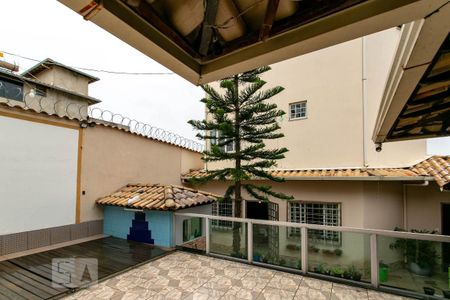 Casa à venda com 250m², 4 quartos e 4 vagas Casa à venda com 250m², 4 quartos e 4 vagasPiscina